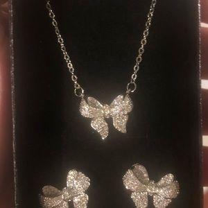 Gorgeous cubic zirconia delicate bow necklace set